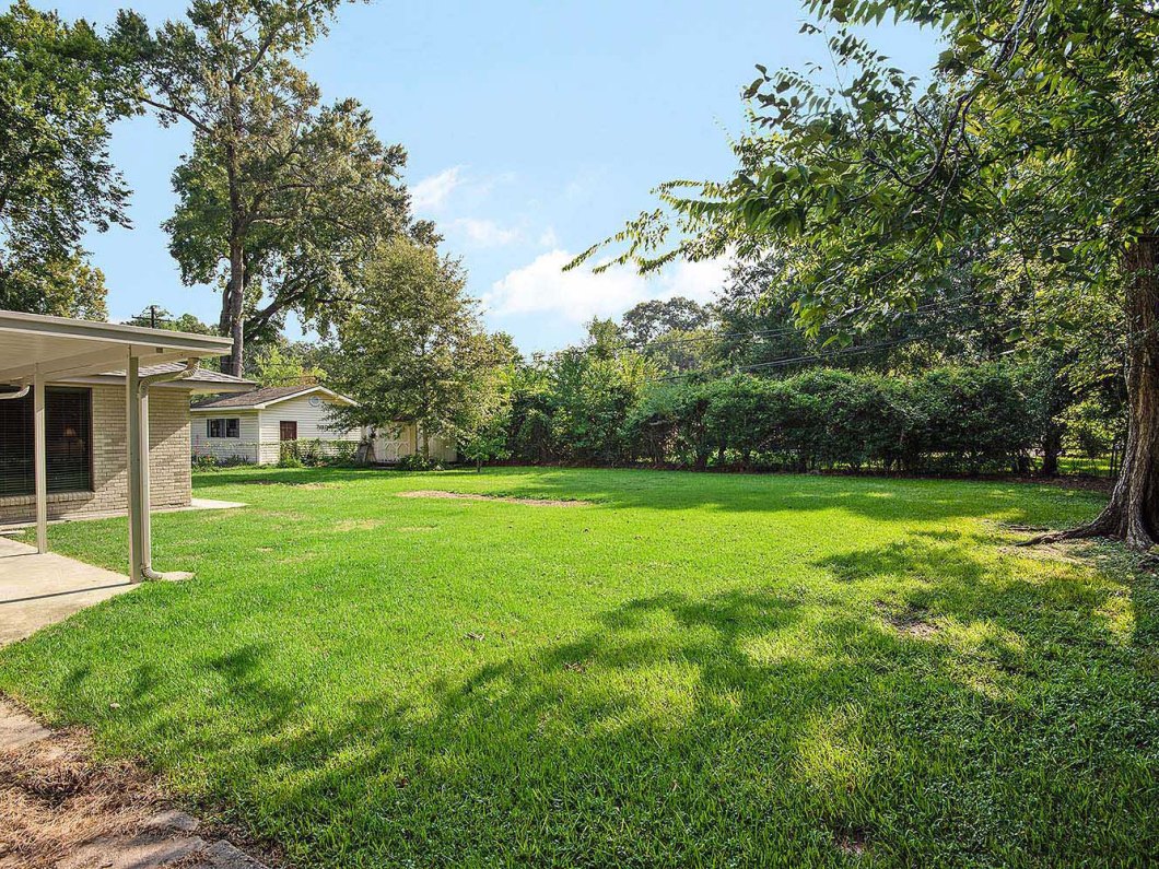 S 711MarilynDriveBatonRougeLA70815Backyard Helene Kurtz