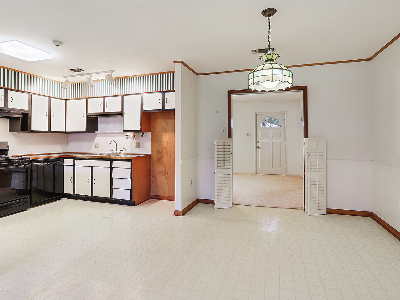 C 1151 Wylie Drive Baton Rouge LA 70808 Kitchen to Entry Helene Kurtz